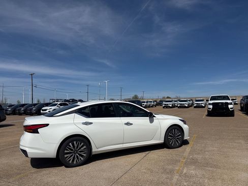 Used 2025 Nissan Altima 2.5 SV image 25