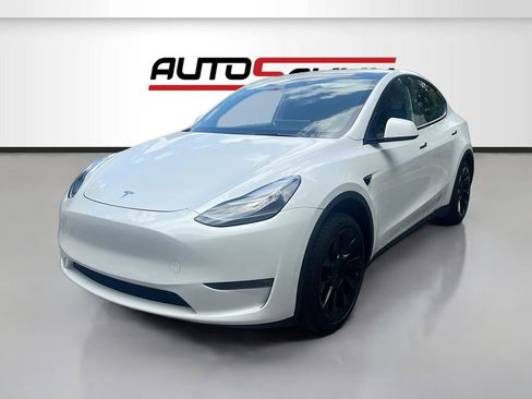 Used 2025 Tesla Model Y Long Range RWD image 3