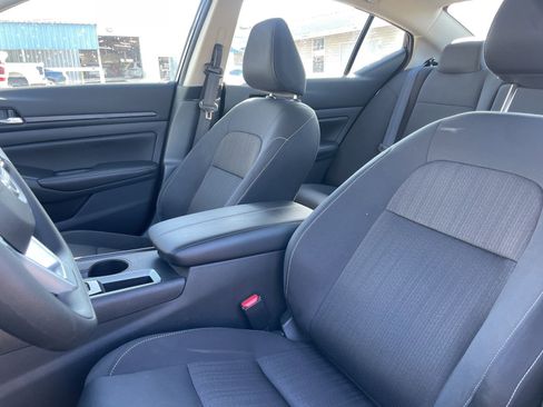 Used 2025 Nissan Altima 2.5 SV image 8