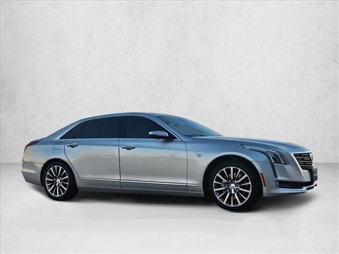 Used 2018 Cadillac CT6 Luxury image 3