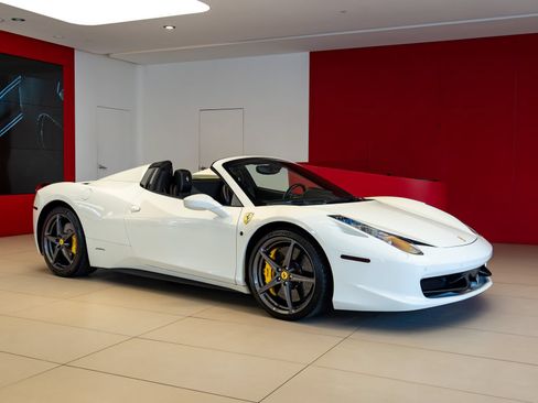 Certified 2015 Ferrari 458 Spider RWD image 1
