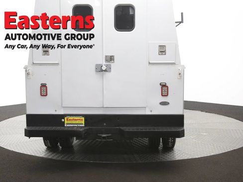 Used 2017 Ford F550 2WD Regular Cab Super Duty image 39