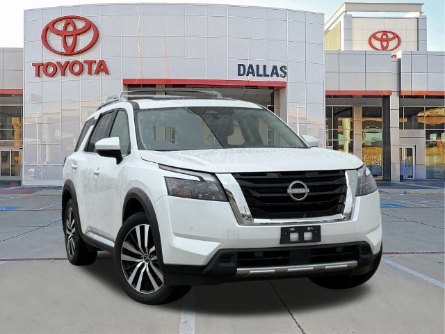 Used 2025 Nissan Pathfinder Platinum w/ Cargo Package FWD image 1