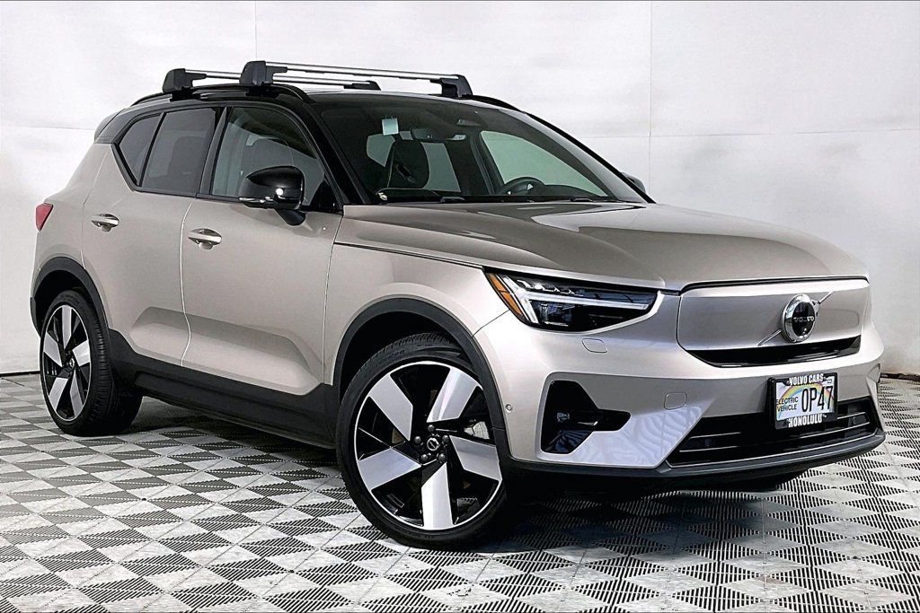 Used 2024 Volvo XC40 Recharge Ultimate w/ Protection Package Premier AWD/4WD image 12