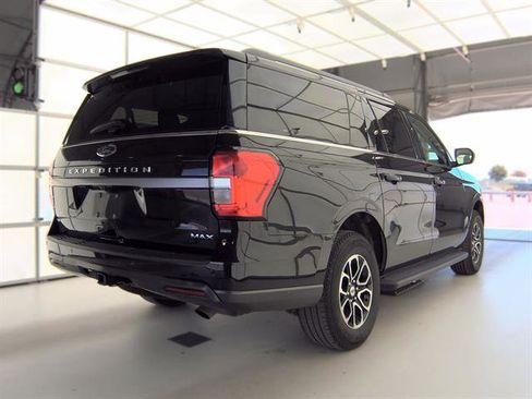 Used 2024 Ford Expedition Max XLT AWD/4WD image 3