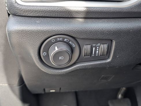 Used 2024 Chrysler Pacifica Touring-L w/ S Appearance Package image 16