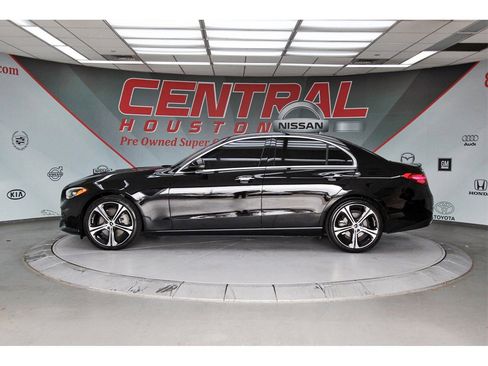 Used 2023 Mercedes-Benz C 300 Sedan image 3