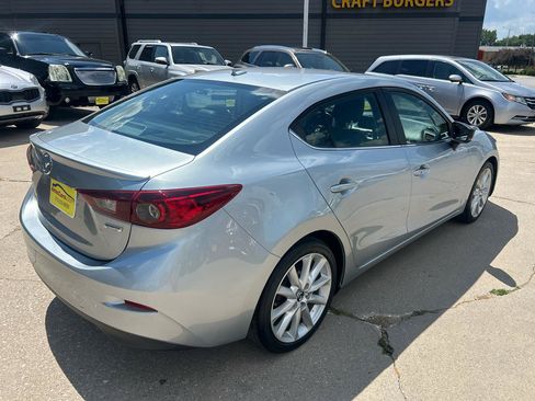 Used 2017 MAZDA MAZDA3 Touring w/ Popular Equipment Package FWD image 3