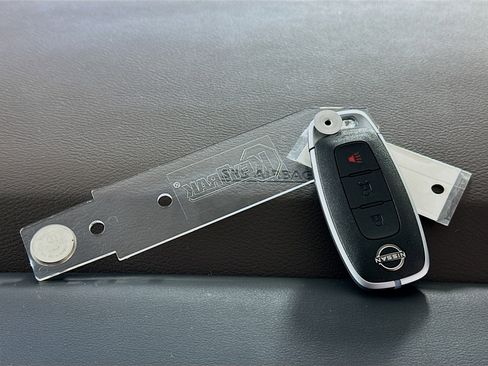 Used 2023 Nissan Rogue S image 33