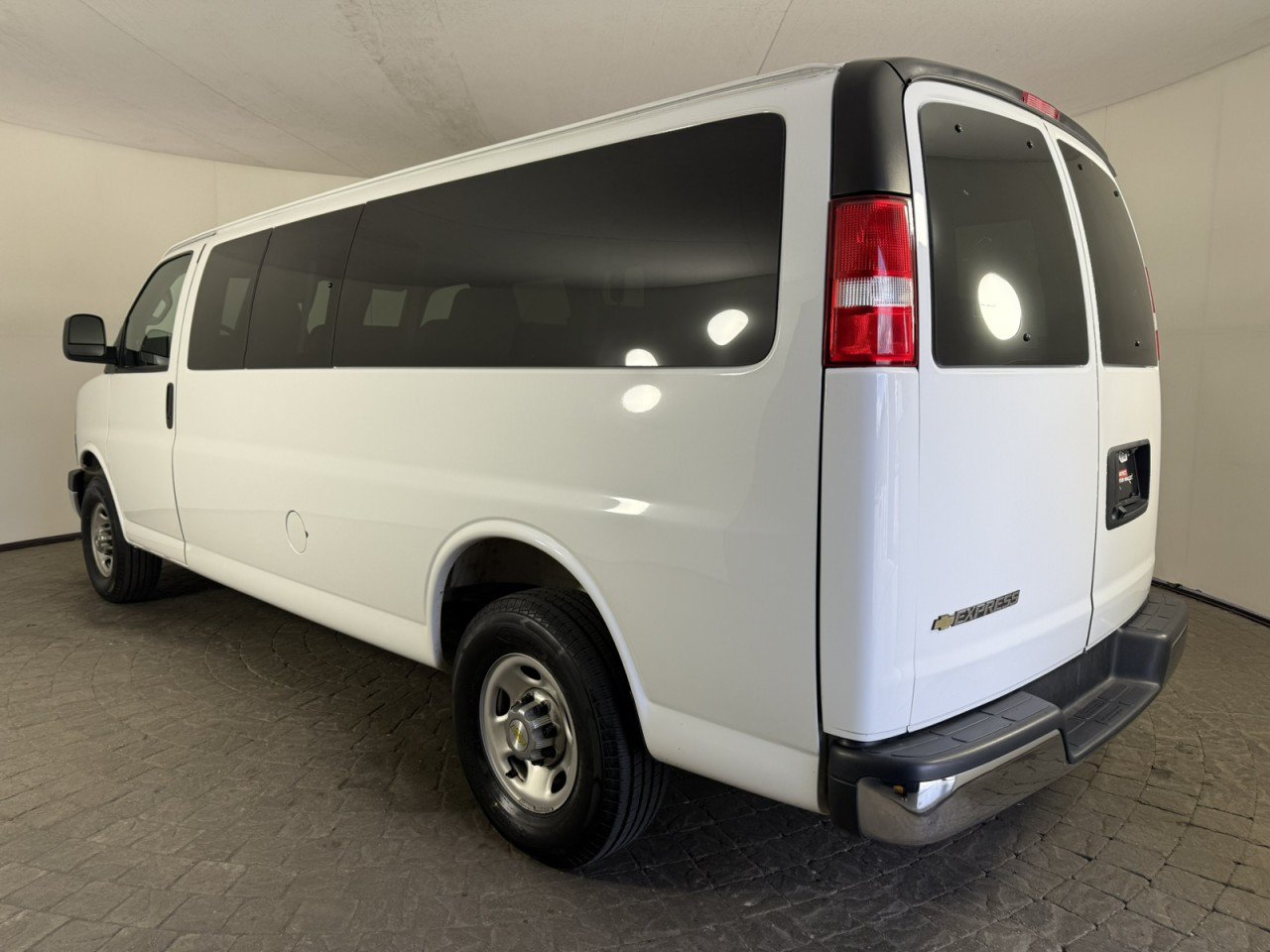 Used 2025 Chevrolet Express 3500 LT w/ LT Preferred Equipment Group RWD image 5
