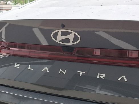 New 2026 Hyundai Elantra Hybrid FWD image 11
