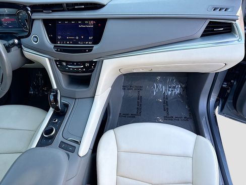 Used 2022 Cadillac XT5 Premium Luxury FWD image 17