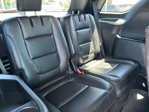 Used 2018 Ford Explorer XLT w/ Equipment Group 202A AWD/4WD image 26