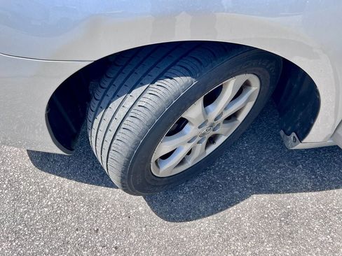 Used 2010 Toyota Camry LE FWD image 28