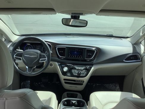 Used 2021 Chrysler Voyager Lxi image 6