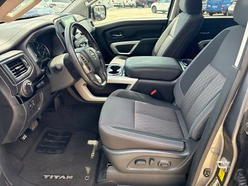 Used 2024 Nissan Titan SV w/ SV Convenience Package RWD image 17