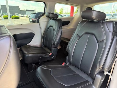 Used 2024 Chrysler Pacifica Touring-L FWD image 25