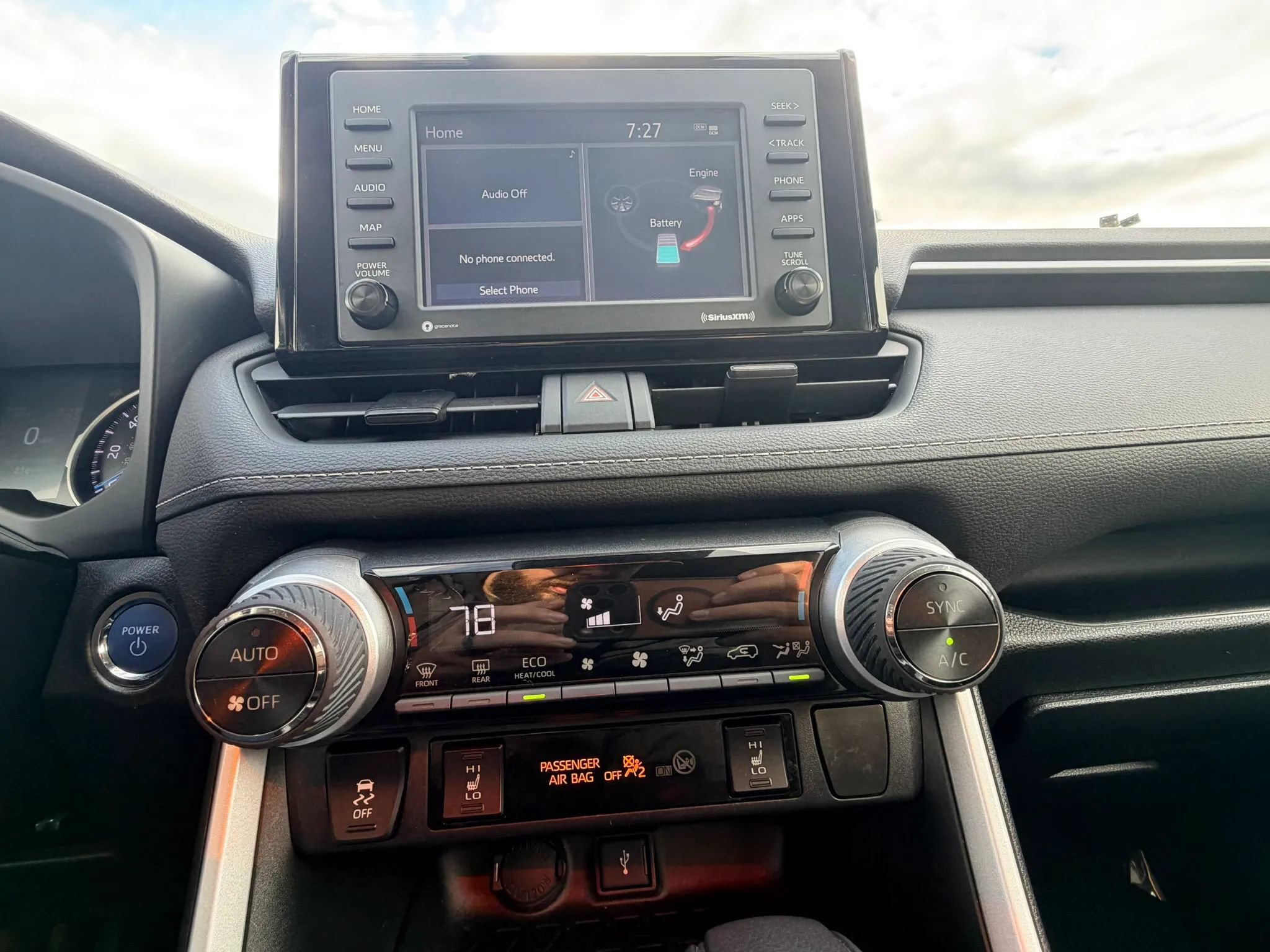 Used 2021 Toyota RAV4 XLE w/ XLE Grade Weather Package AWD/4WD image 15