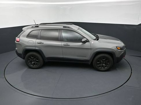 Used 2019 Jeep Cherokee Trailhawk w/ Cold Weather Group AWD/4WD image 15