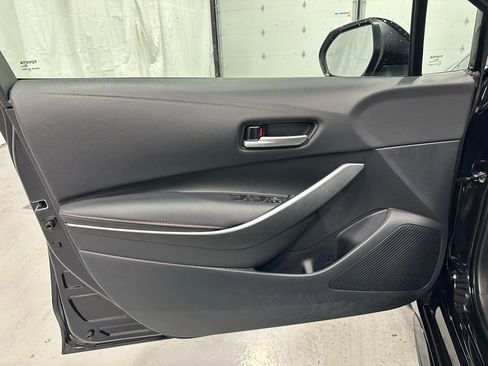 Used 2025 Toyota Corolla SE w/ SE Premium Package image 8