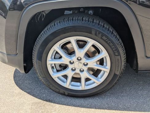 Used 2016 Jeep Cherokee Latitude w/ Comfort & Sound Group FWD image 27
