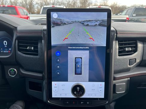 Used 2024 Ford Expedition Limited image 30