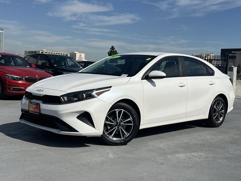Certified 2023 Kia Forte LXS image 2