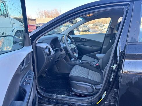Used 2021 Hyundai Kona SE image 5