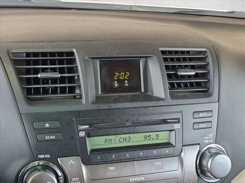 Used 2012 Toyota Highlander FWD image 14