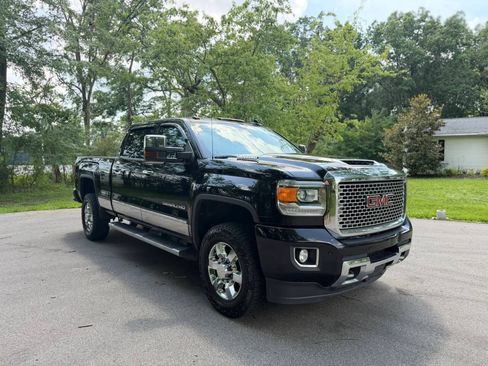 Used 2017 GMC Sierra 3500 Denali w/ Duramax Plus Package AWD/4WD image 12