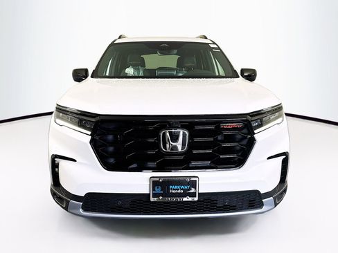 Used 2025 Honda Pilot TrailSport image 2