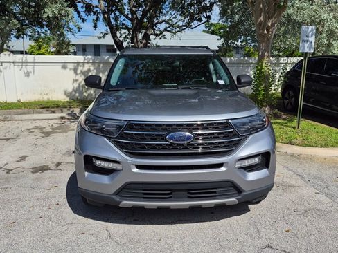 Used 2022 Ford Explorer XLT RWD image 2