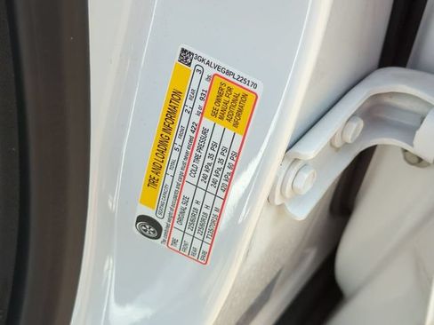 Used 2023 GMC Terrain SLT w/ LPO, Floor Liner Package AWD/4WD image 33