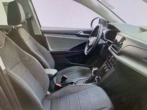 Used 2024 Volkswagen Taos SE image 23