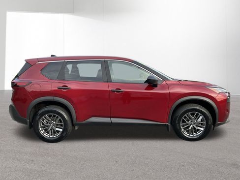 Used 2023 Nissan Rogue S AWD/4WD image 2
