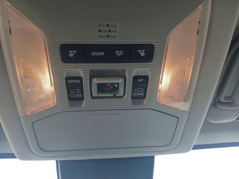 Used 2021 Toyota RAV4 XLE Premium image 29