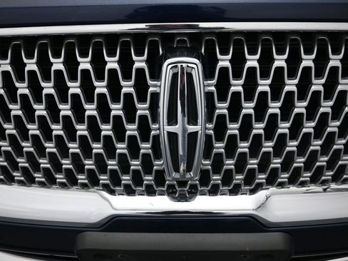 Used 2017 Lincoln Continental Select w/ Climate Package image 36