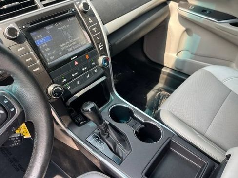 Used 2017 Toyota Camry SE FWD image 23