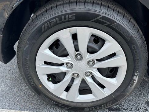 Used 2024 Kia Soul LX FWD image 5