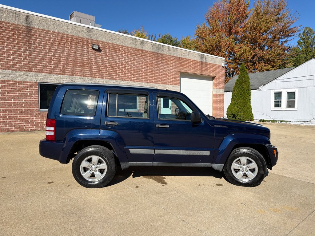 Used 2012 Jeep Liberty Sport w/ Driver Convenience Group AWD/4WD image 4