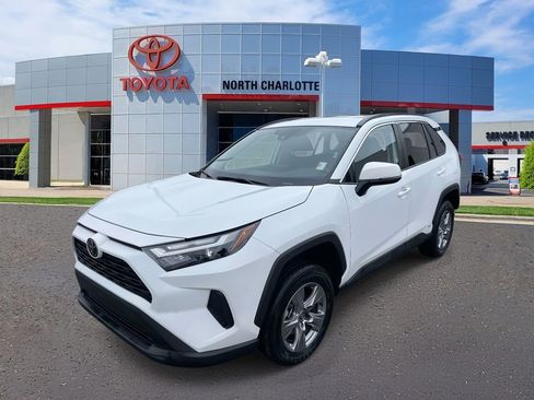 Used 2025 Toyota RAV4 XLE image 5