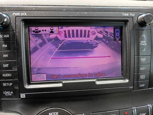 Used 2011 Toyota Sienna XLE image 12