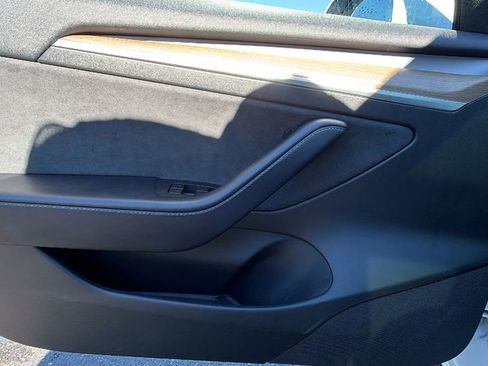 Used 2023 Tesla Model 3 Standard Range image 18