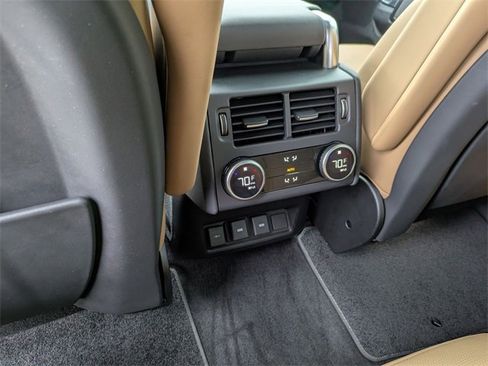 Used 2024 Land Rover Discovery Dynamic SE image 13