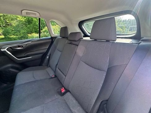 Used 2022 Toyota RAV4 XLE w/ Carpet Mat Package (TMS) AWD/4WD image 11