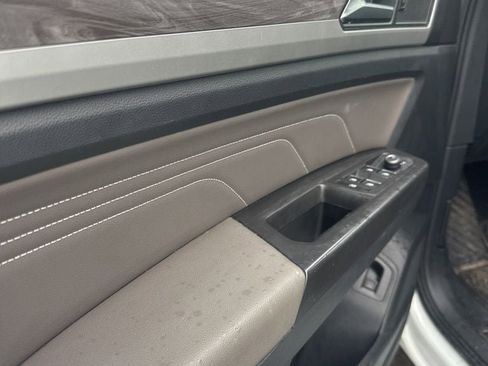 Used 2023 Volkswagen Atlas Cross Sport SE image 5