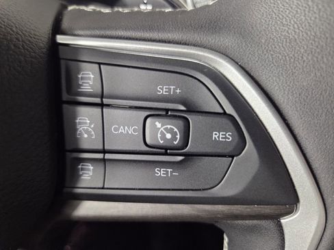 New 2025 Jeep Grand Cherokee Limited RWD image 14