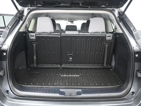 Used 2023 Toyota Highlander L FWD image 30