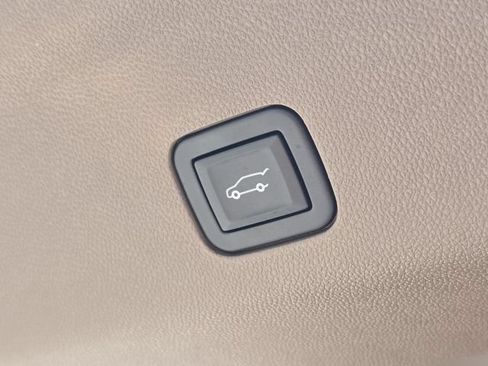 Used 2021 GMC Yukon Denali w/ Denali Premium Package RWD image 12