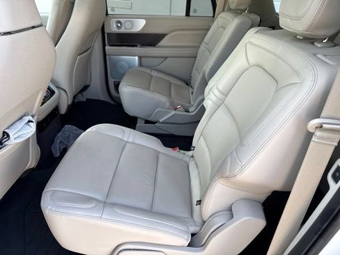 Used 2021 Lincoln Navigator L Reserve w/ Luxury Package AWD/4WD image 19